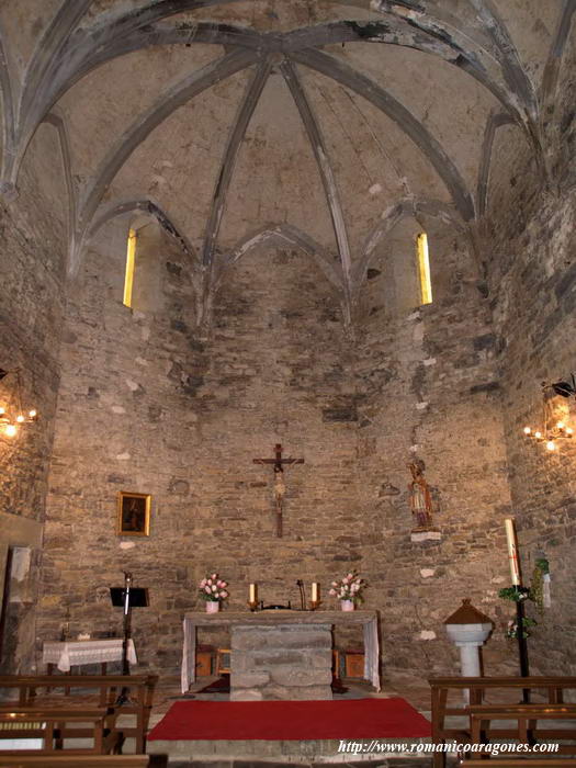 CABECERA DEL TEMPLO AL INTERIOR
